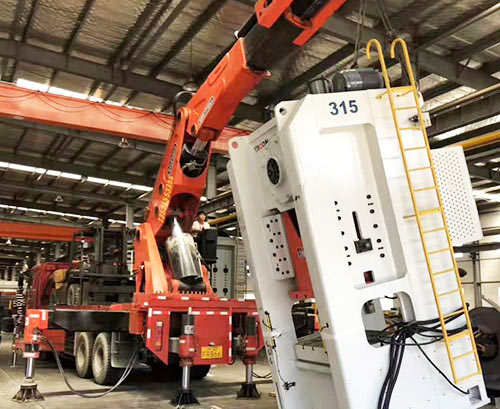 沽源县附近随车吊出租，轻松解决运输难题