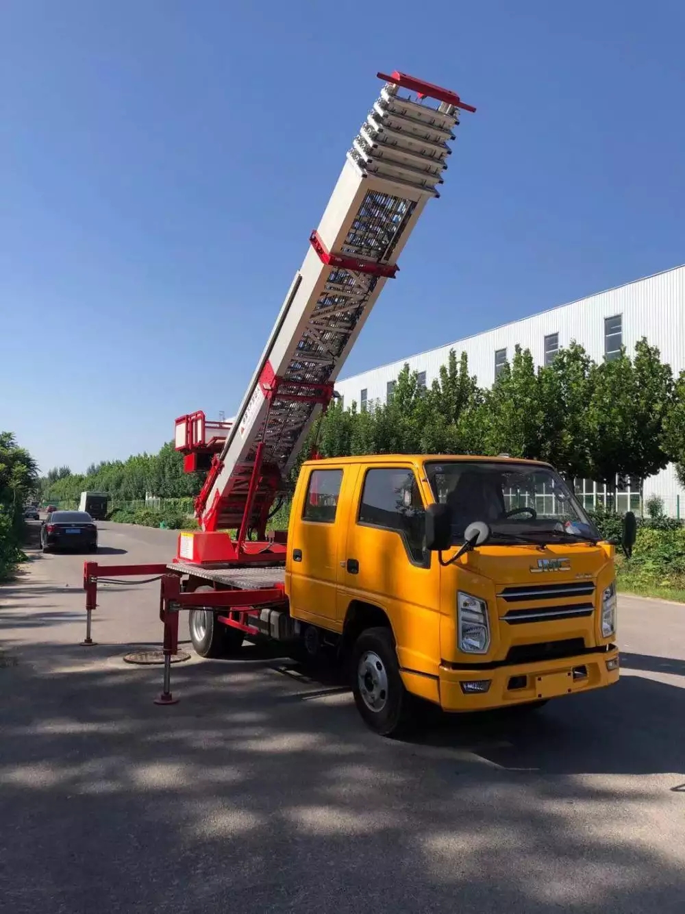 沽源县附近的云梯车出租服务：轻松解决高空作业需求