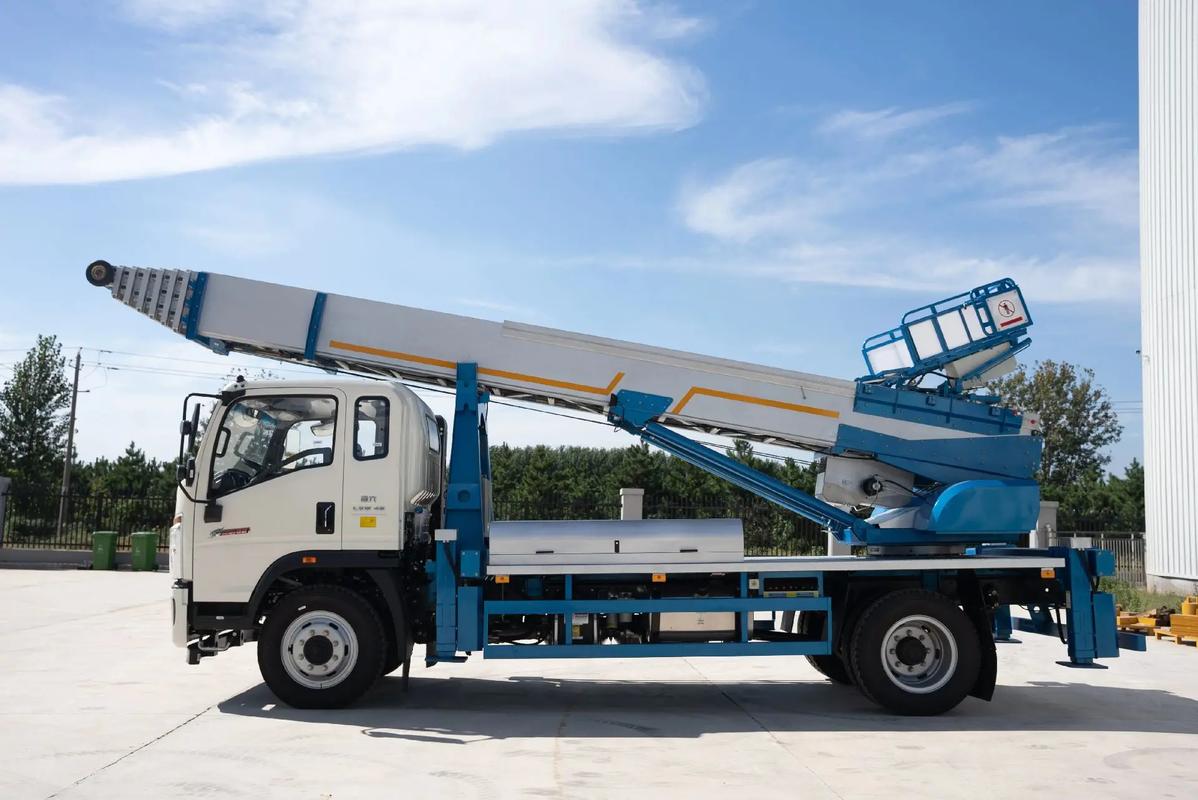 沽源县云梯上料车租赁费用