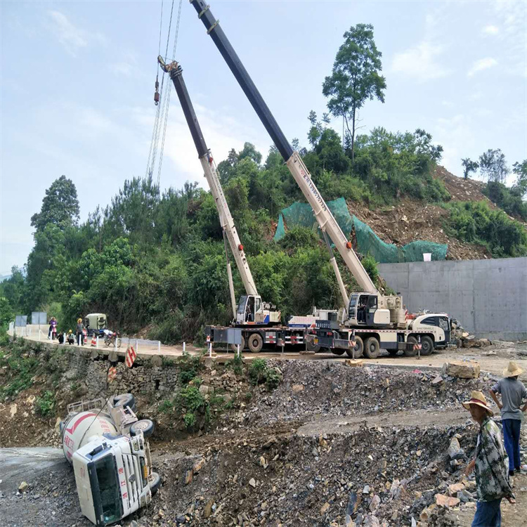 沽源县汽车掉沟里叫吊车救援要多少钱